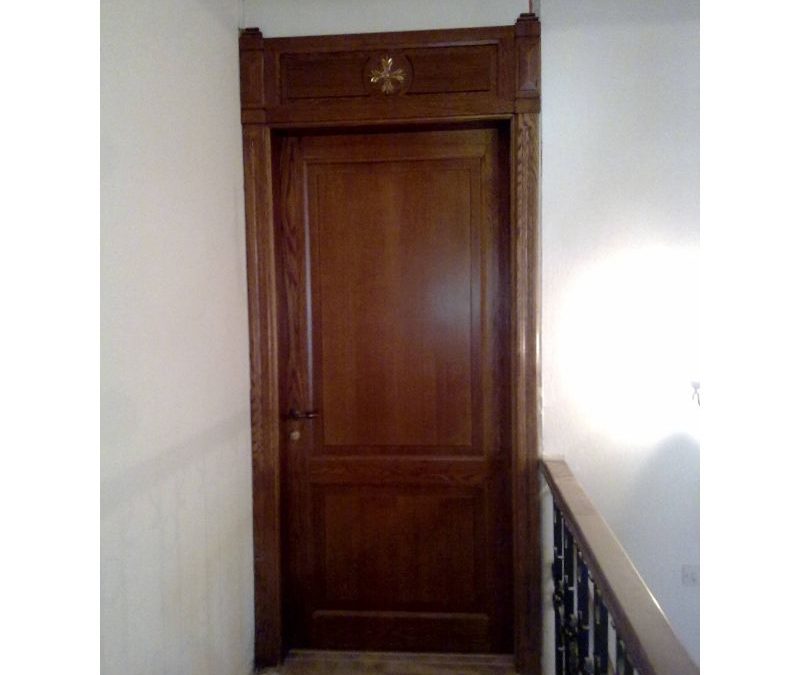 Περαστή ταμπλαδωτή πόρτα σε ξυλεία δρυς