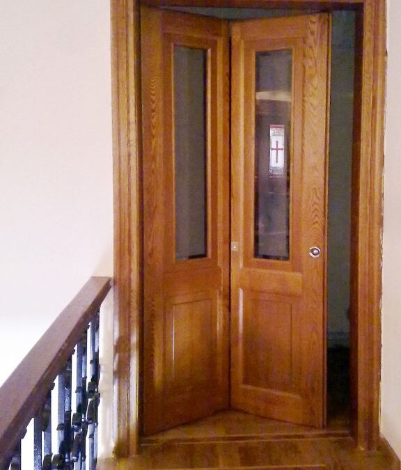 Ταμπλαδωτή περαστή σπαστή ξύλινη πόρτα