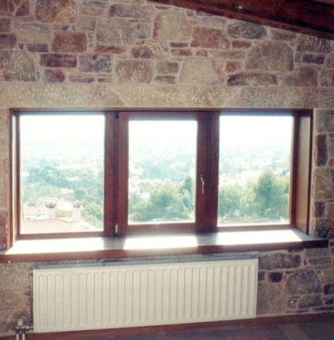 Τρίφυλλο παράθυρο σε σύνθεση σταθερό